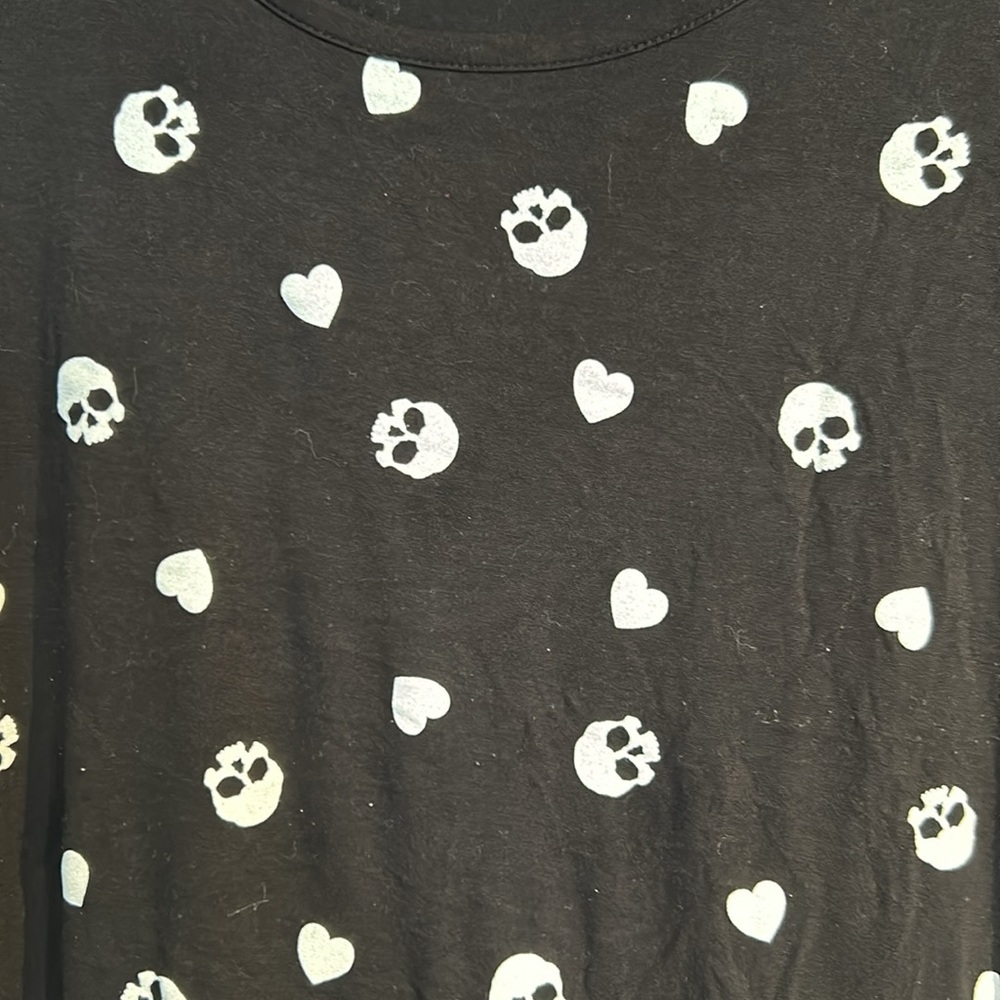 Hearts and Skulls Halloween Black Tshirt - Picture 2 of 4